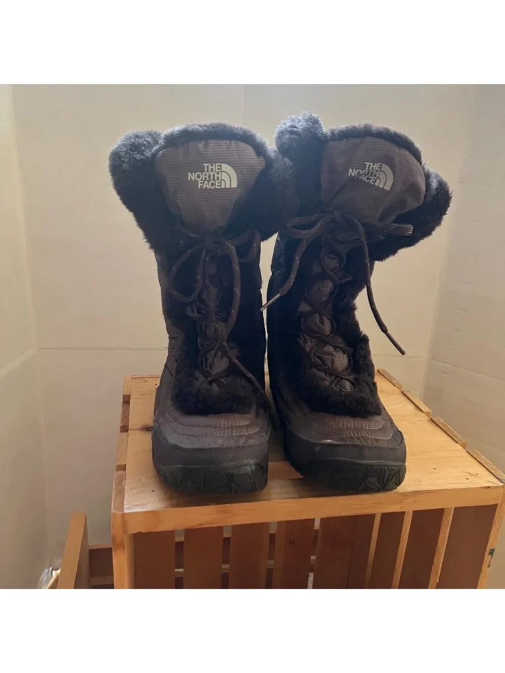 The North Face Size 8 Brown  Faux Fur Lined Quilted Goose Down Winter Boot